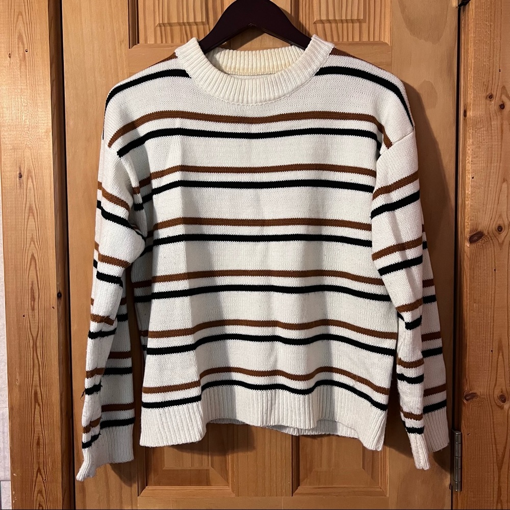 [SOLD] off white striped crew neck sweater